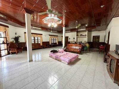 អាគារ សំរាប់ជួល នៅToul Kork តម្លៃ $8,000