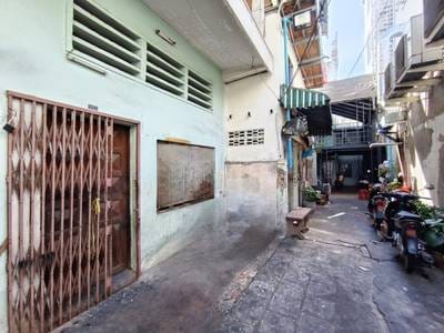 80 sqm Living Size Shophouse For Rent in Boeng Keng Kang