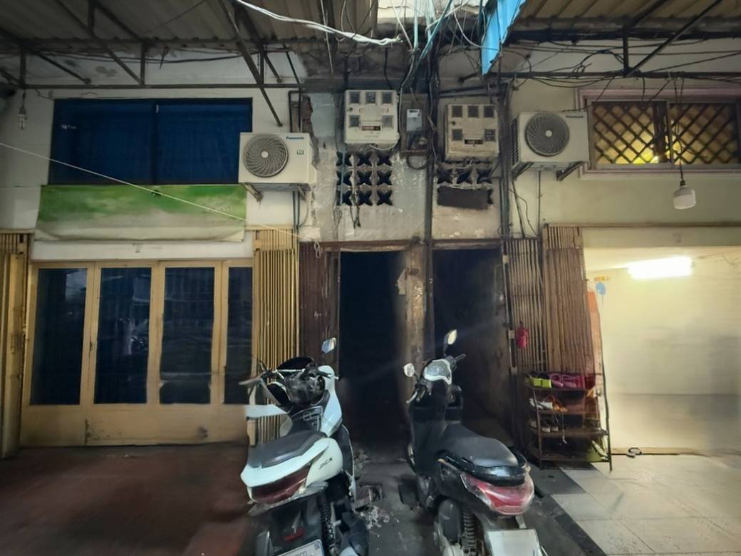 $40,000 Flat House