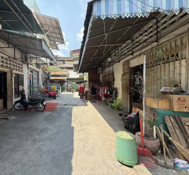 35 sqm Land Size Shophouse Na prodej