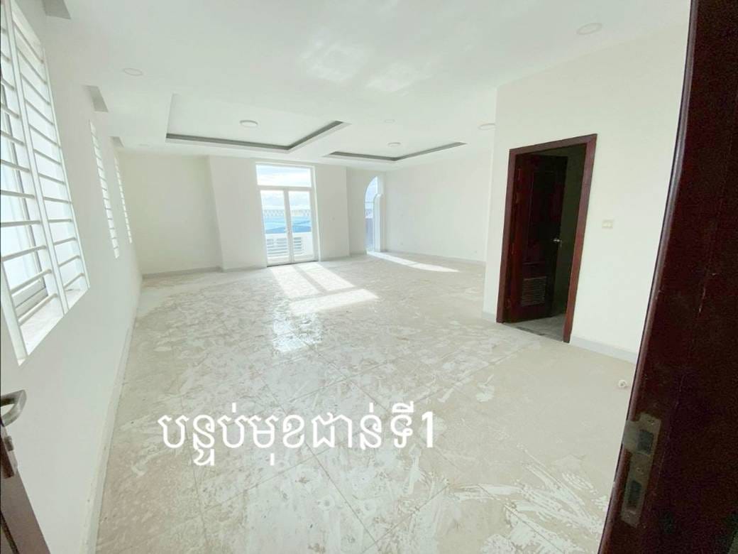 Shophouse For Rent in Chroy Changvar $1,200