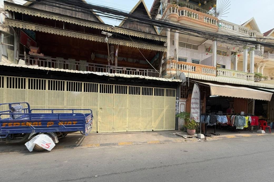 266 sqm Land Size Shophouse K pronájmu