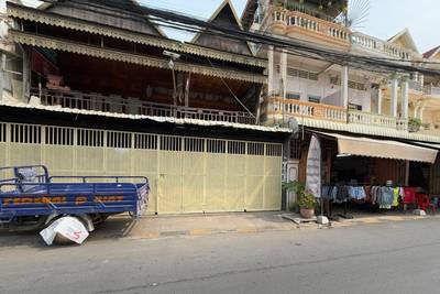 266 sqm Land Size Shophouse K pronájmu