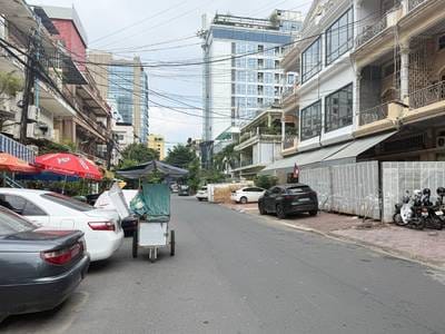 100.8 sqm Land Size Shophouse Na prodej