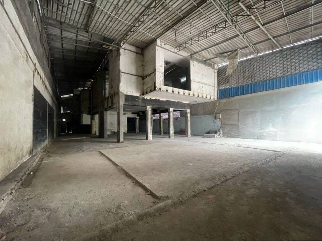 360 sqm Land Size Sklad K pronájmu