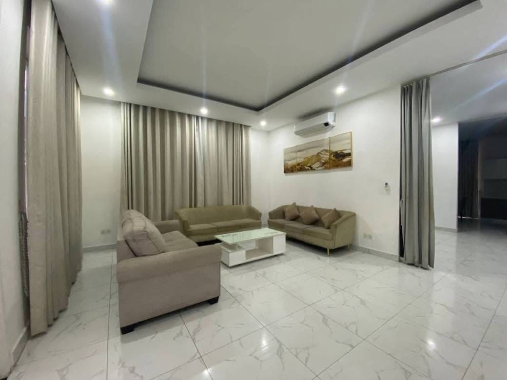 Dvojvila K pronájmu in Preaek Ta Sek, Chroy Changvar, Phnom Penh
