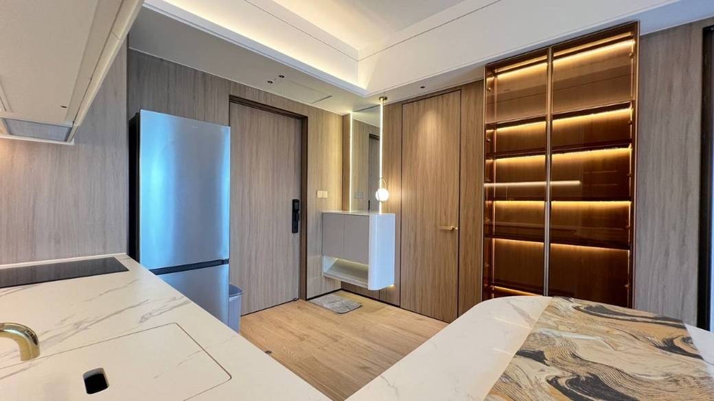 Vue Aston | $900 Condo