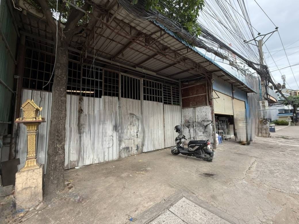 195.5 sqm Land Size Warehouse For Rent