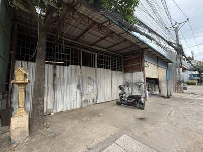 195.5 sqm Land Size Warehouse For Rent