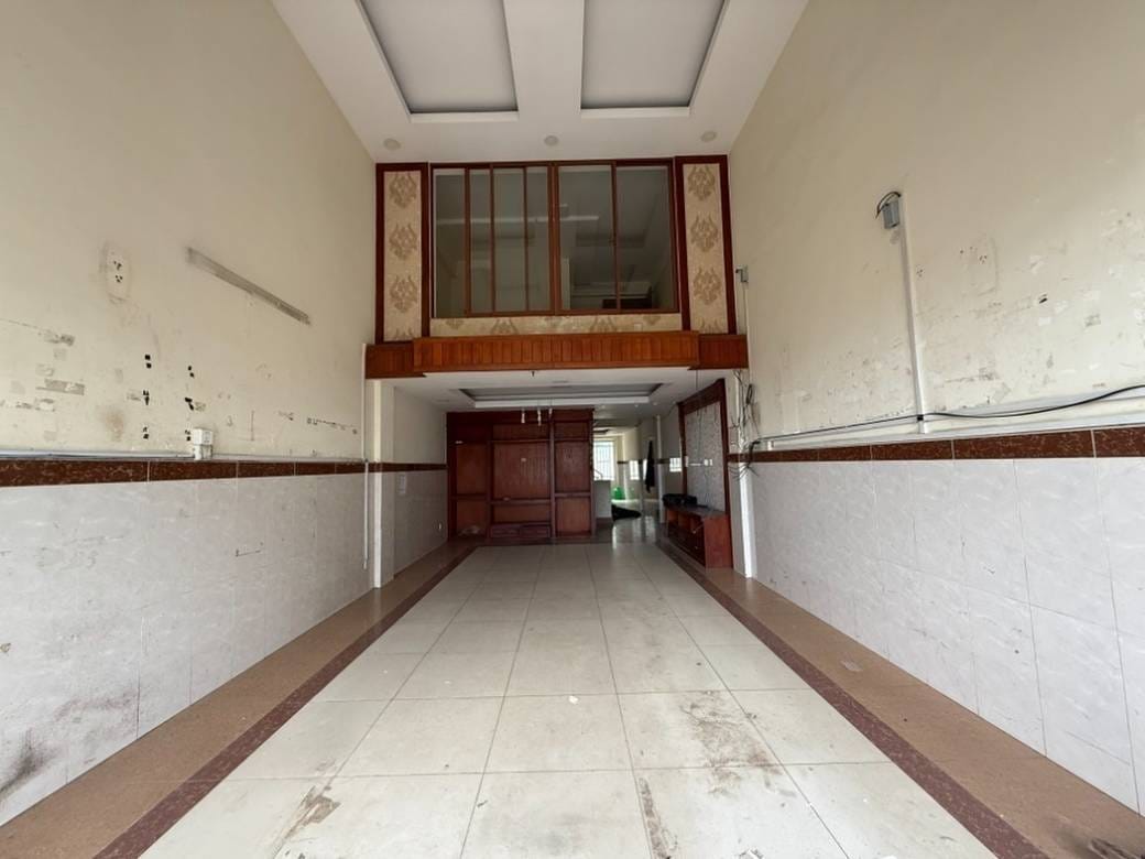 $1,300 Shophouse