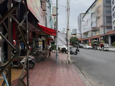 Shophouse For Sale & Rent in Daun Penh $950,000