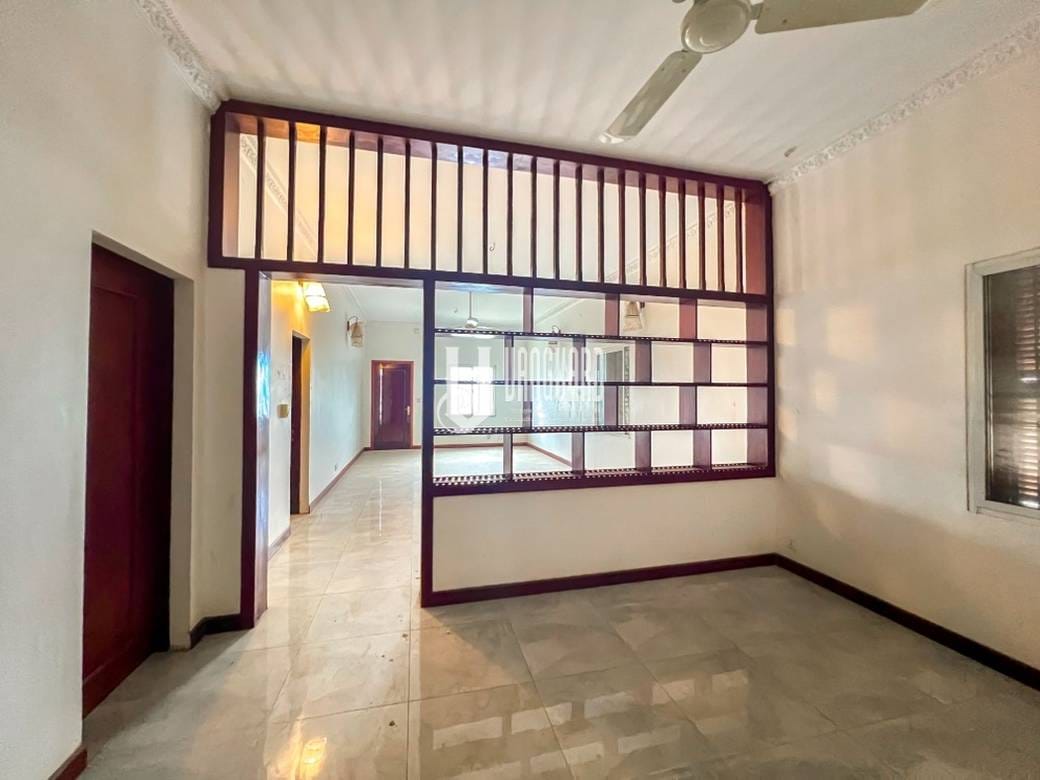 대지면적 1,839㎡ 건축 For Sale & Rent