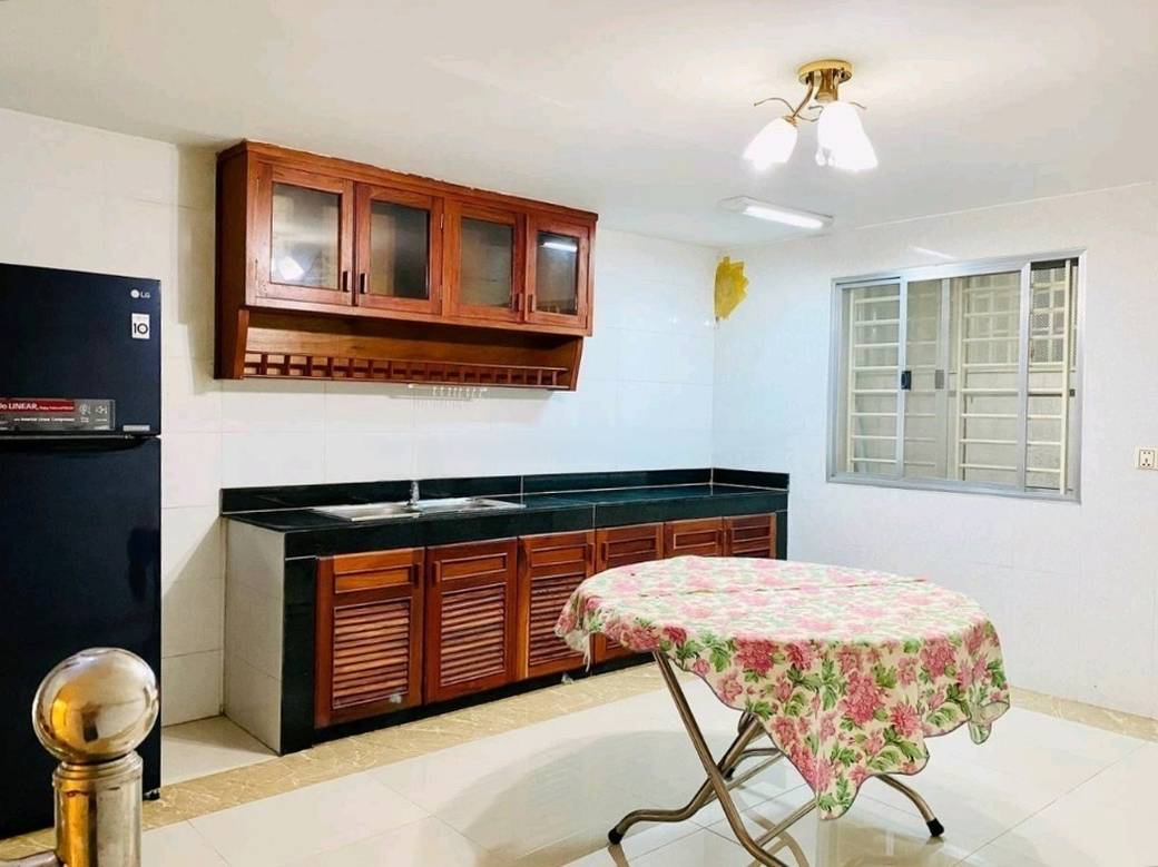 Shophouse K pronájmu in Sen Sok $600