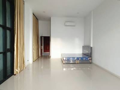 Shophouse K pronájmu in Sen Sok $1,200