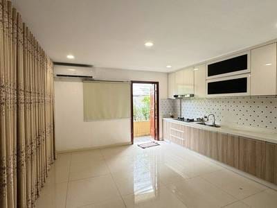 $1,500 Shophouse