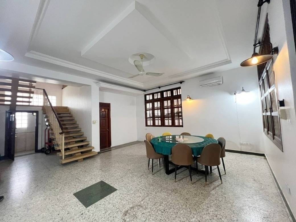 $2,200 Vila