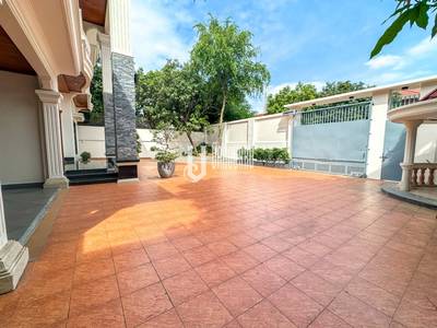 $3,000 Villa