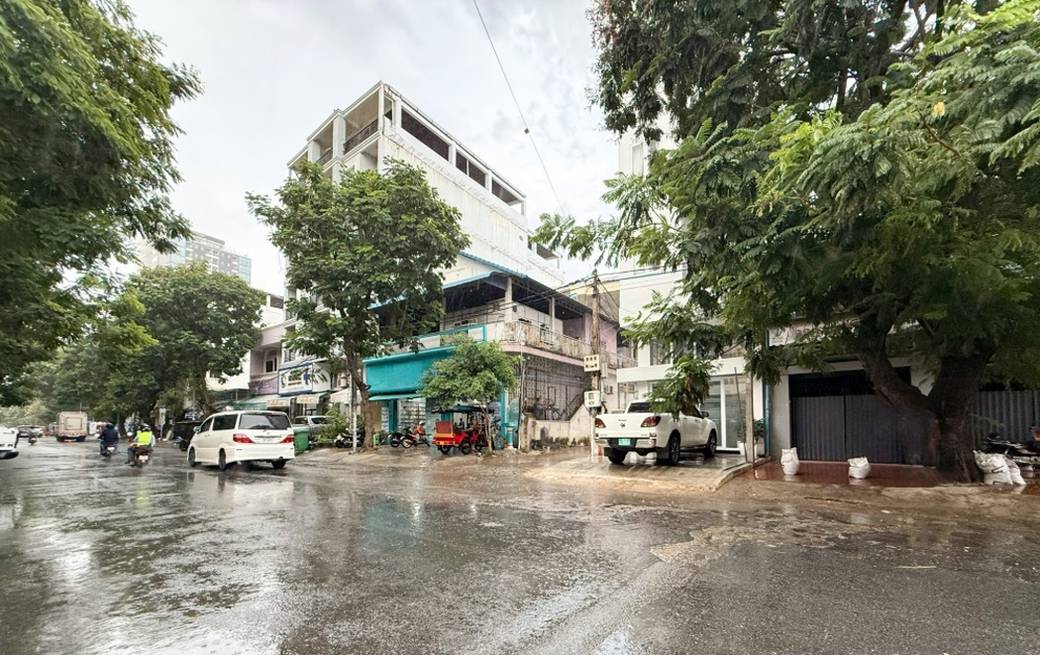 240 sqm Land Size Shophouse K pronájmu