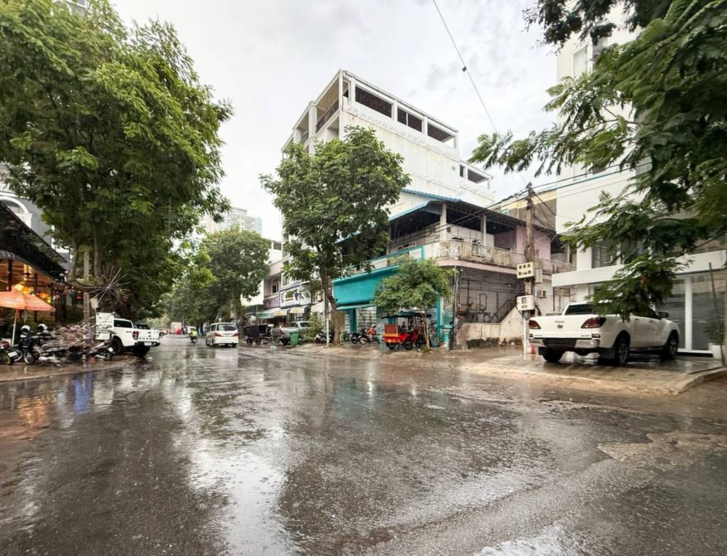 200 sqm Living Size Shophouse K pronájmu in Daun Penh