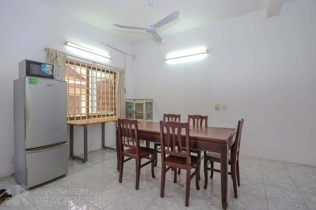 Flat House For Rent in Boeung Trabek, Chamkarmon, Phnom Penh