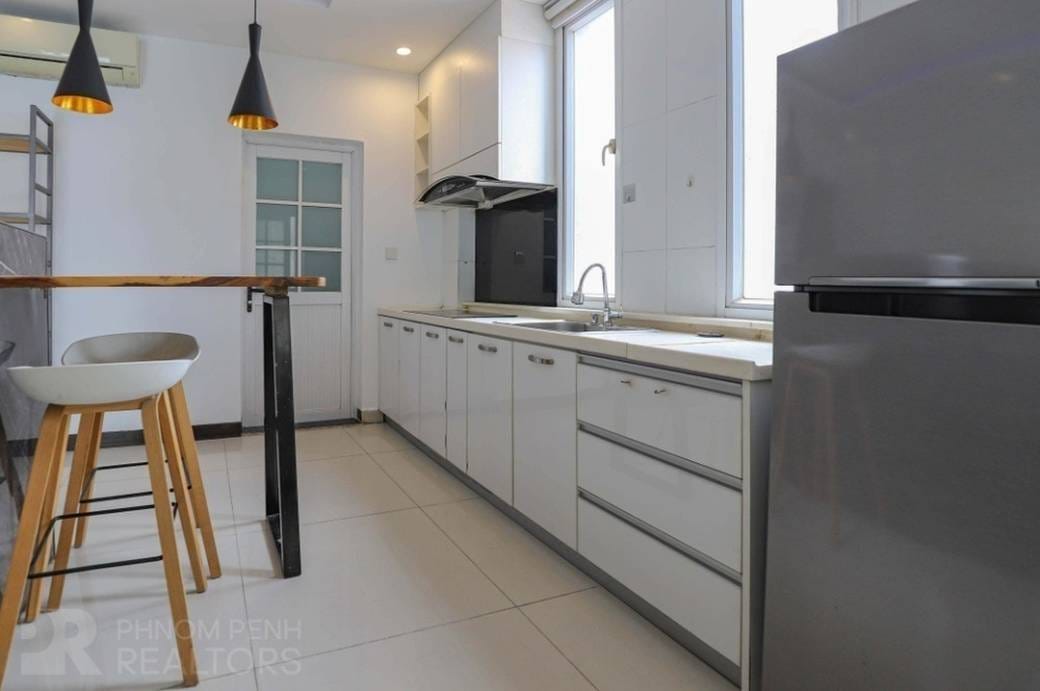 Apartment For Rent in Srah Chak, Daun Penh, Phnom Penh