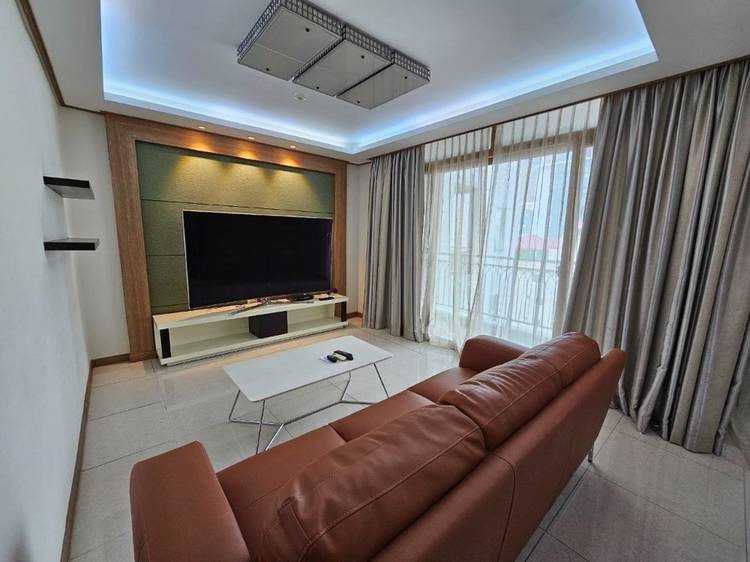 De Castle Royal Condominium 2 Bed, 2 Bath Condo for Sale or Rent