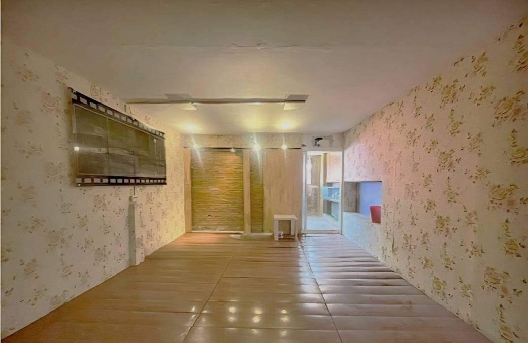 8卧室店屋出售，价格$699,990