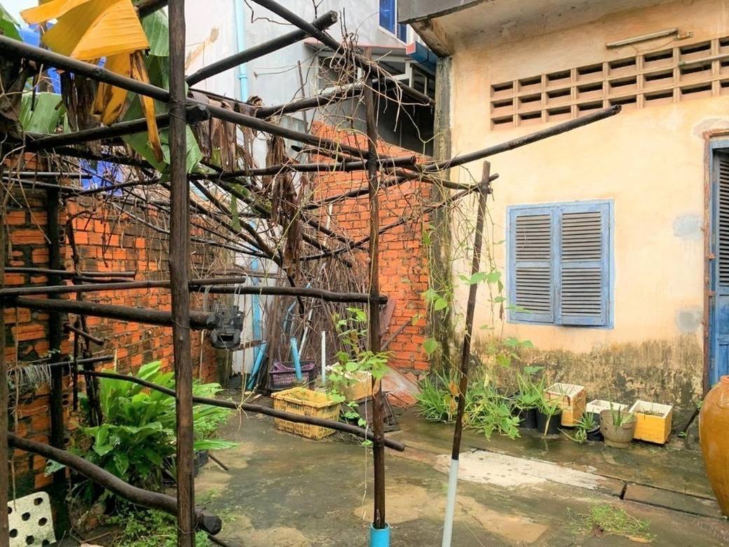 $200,000 Flat House