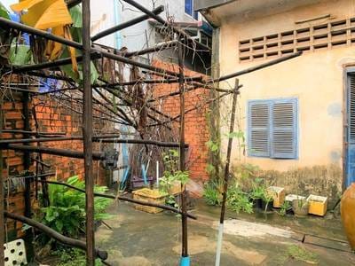 $200,000 Flat House