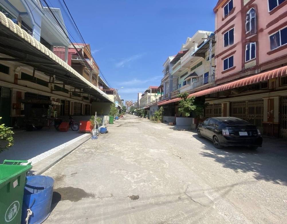 แฟลตเฮ้าส์ สำหรับขาย ขนาดที่ดิน 64 ตร.ม.