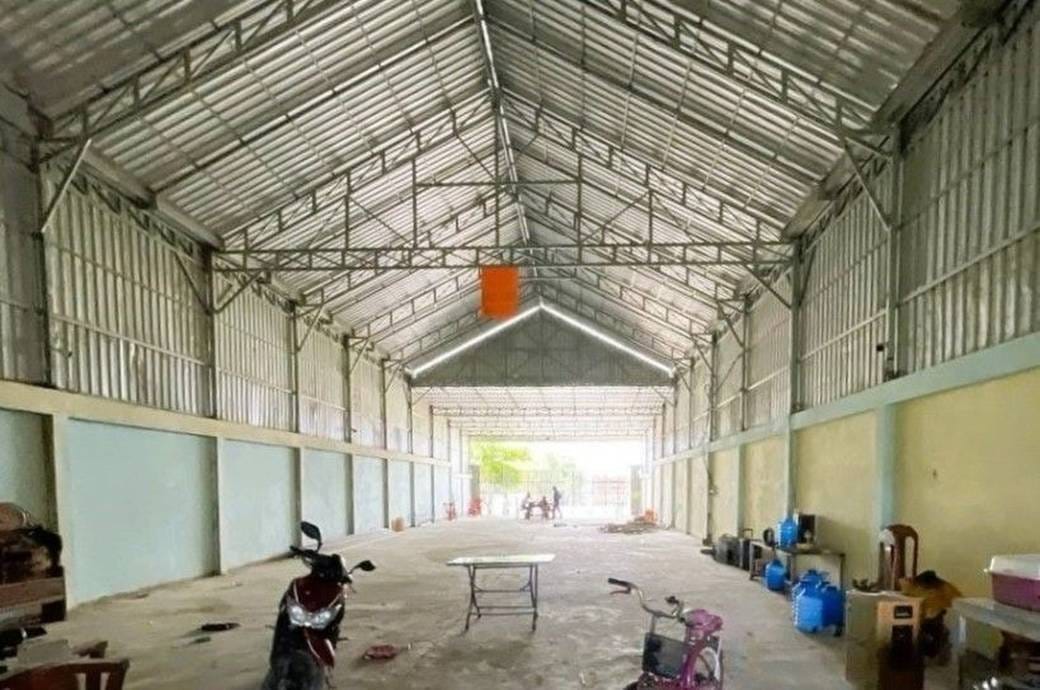 360 sqm Living Size Sklad Na prodej in Samraong Tong