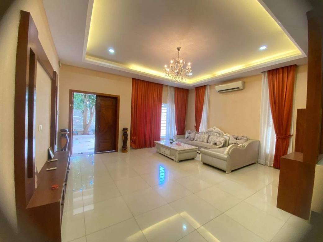 160 sqm Land Size Vila K pronájmu