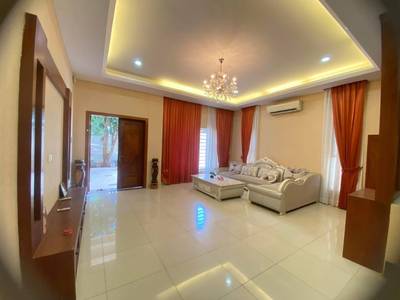 160 sqm Land Size Vila K pronájmu