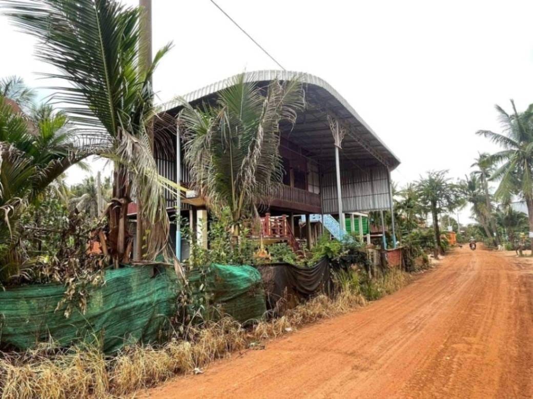 House and lot For Sale in Spueu, Chamkar Leu, Kampong Cham