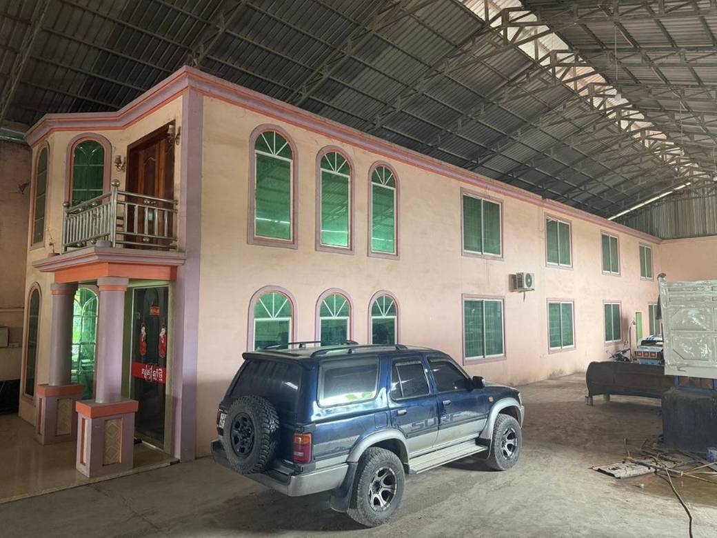 1,008 sqm Living Size House and lot Na prodej in Chbar Mon