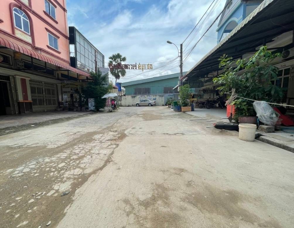 แฟลตเฮ้าส์ สำหรับขาย พื้นที่ใช้สอย 160 ตร.ม. ใน Por Sen Chey