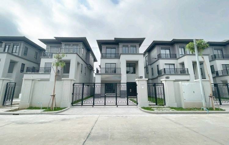 Villa For Sale in Bak Kaeng, Chroy Changvar, Phnom Penh