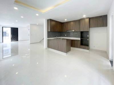 Villa For Sale in Bak Kaeng, Chroy Changvar, Phnom Penh