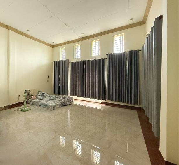 5卧室排屋出售，价格$180,000