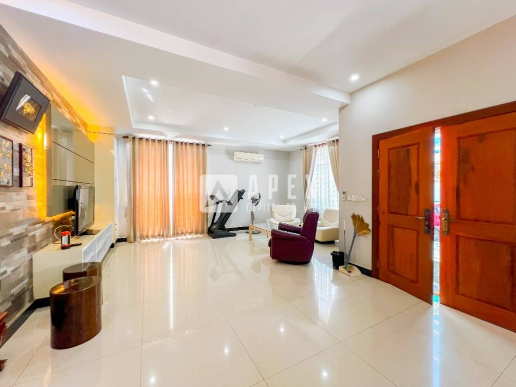 $580,000 Vila