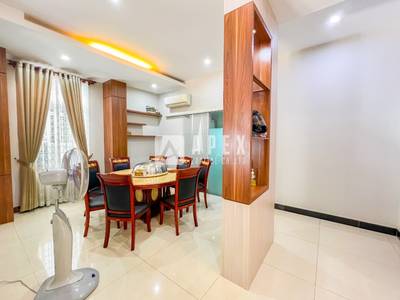 352 sqm Land Size Vila Na prodej