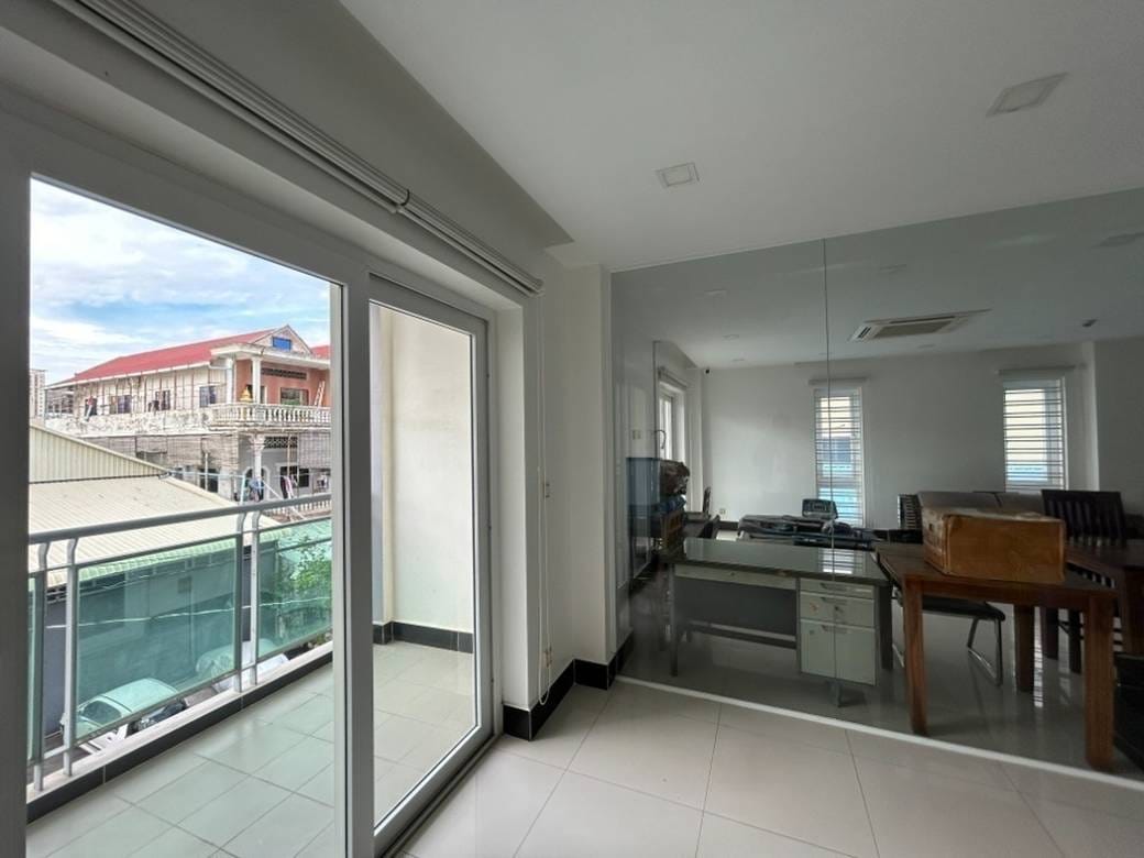 Toul Kork อาคารสำนักงาน สำหรับเช่า ใน Tuek L'ak 3 Toul Kork $690