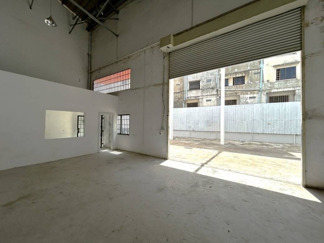 Daun Penh Склад Для Аренды in Srah Chak Daun Penh $1,350