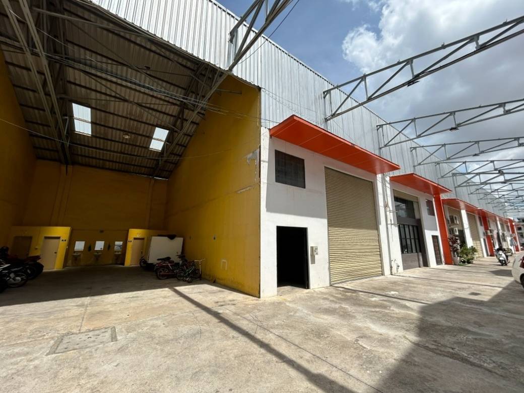 140 sqm Living Size Sklad K pronájmu in Daun Penh