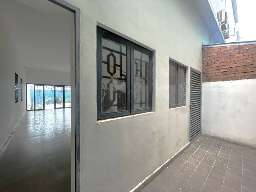64.8 sqm Living Size Shophouse K pronájmu in Meanchey