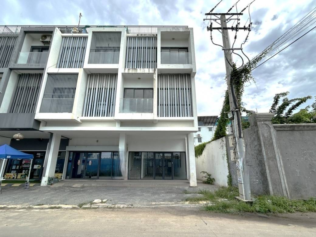 89.6 sqm Land Size Shophouse K pronájmu