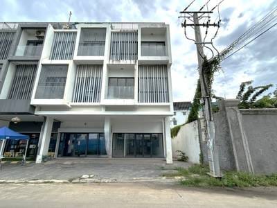 89.6 sqm Land Size Shophouse K pronájmu