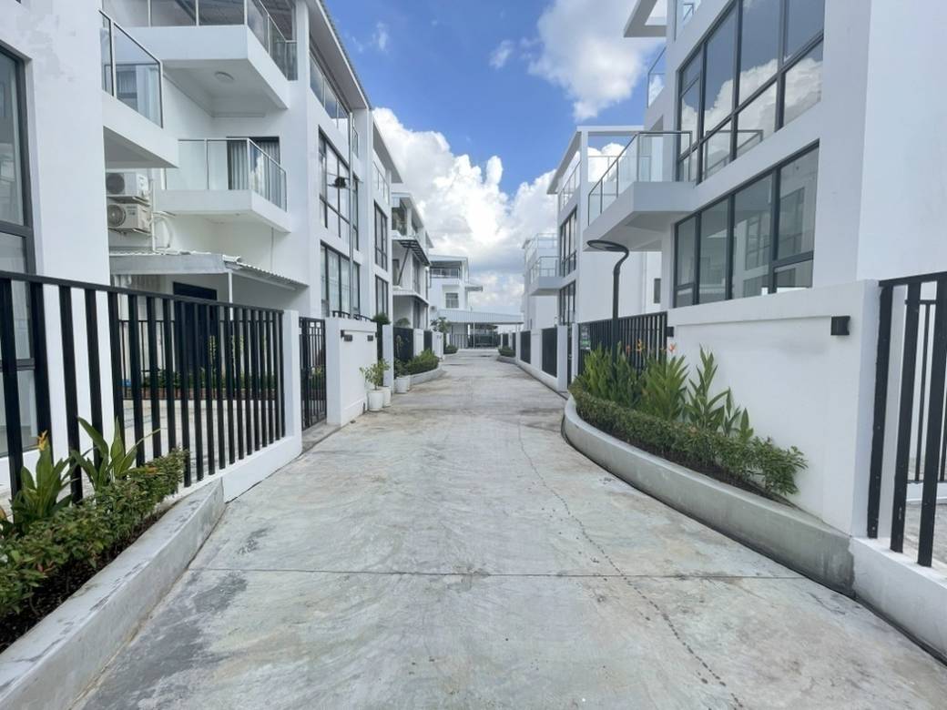 135 sqm Land Size Villa For Sale