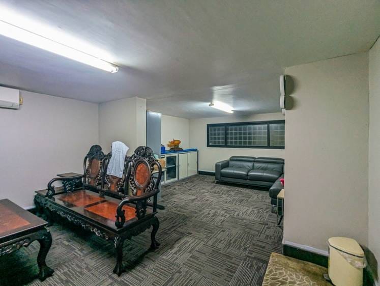 2,300 sqm Living Size Здание Для Аренды in Toul Kork