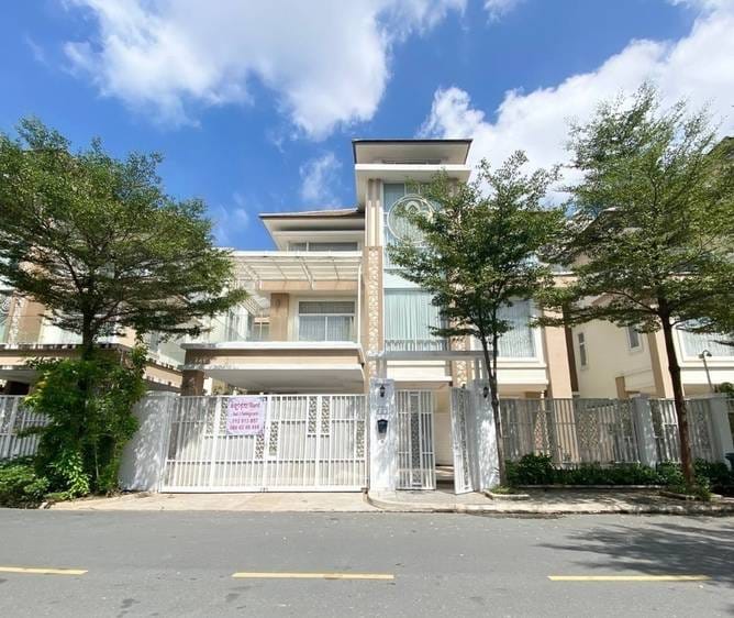 House and lot 5 បន្ទប់គេង សំរាប់ជួល
